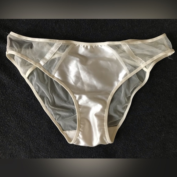 Implicate bustier and brief set - Picture 6 of 12